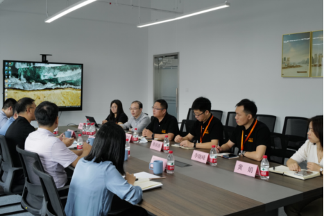 搭平台、拓场景、促合作|青岛市政府副秘书长、市投促办第一副主任王孝芝一行莅临yl23455永利官网智能参观指导